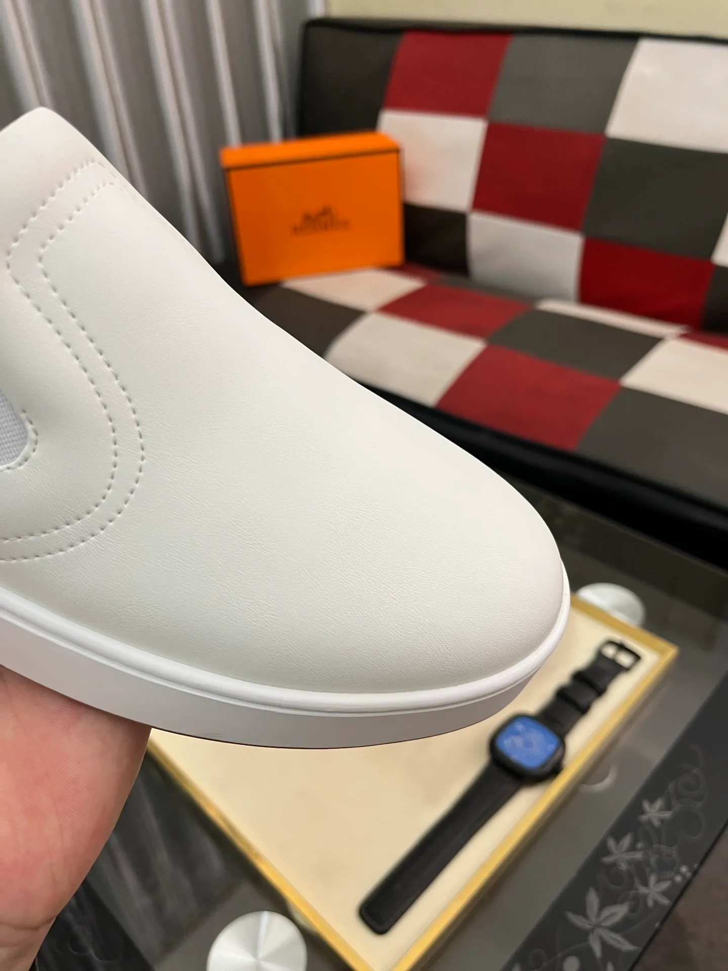 Men's Men's Shoes💰458⌚️⌚️HERMES/Hermès Hugo sneakers are casual men's shoes. These sneakers are made of imported first-layer cowhide leather and breathable mesh design. The contrasting color design creates a dynamic and modern shape. The front end of the toe is decorated with natural-color rubber inlays, making it novel and fashionable. The texture is incomparable, with cowhide lining and cowhide foot pads, the upper foot is comfortable and breathable, and the rubber sole is decorated with geometric patterns and iconic "H" details. A very personal one! Size: 38-44